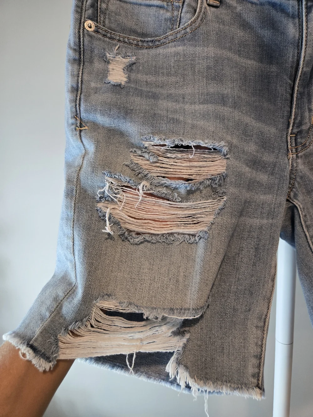 Tom Girl Bermuda AEO Liggt Blue Distressed Denim Jean Shorts